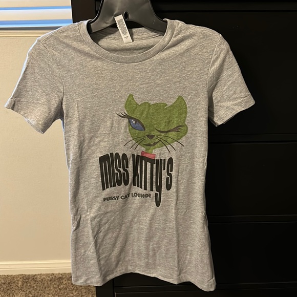 Miss Kitty’s fitted T-shirt - Picture 3 of 9